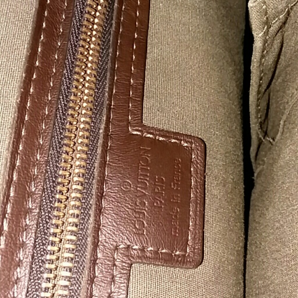 700